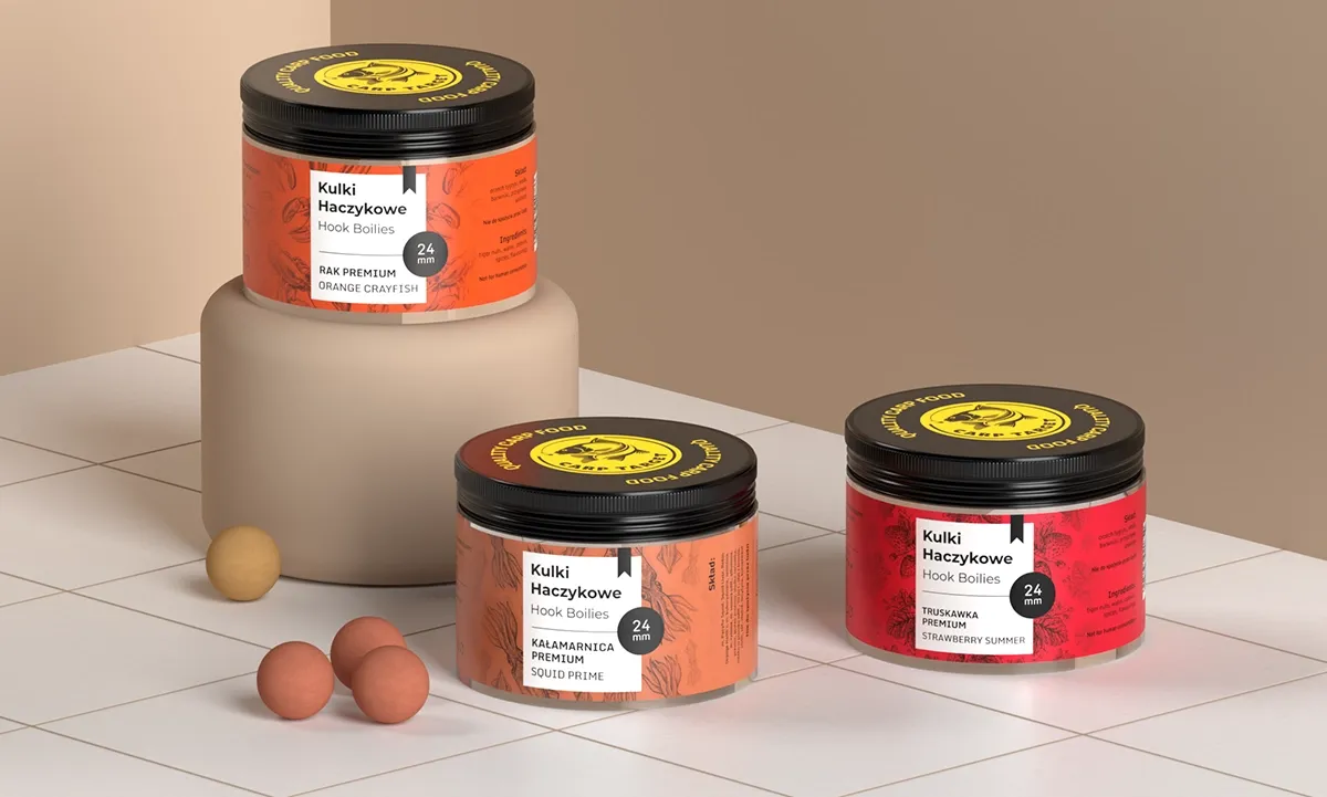 atrakcyjne projekty etykiet widoczne na opakowaniach kulek haczykowych